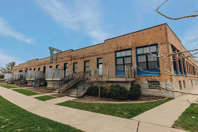 25 W Commercial St Waterloo, IA 50701