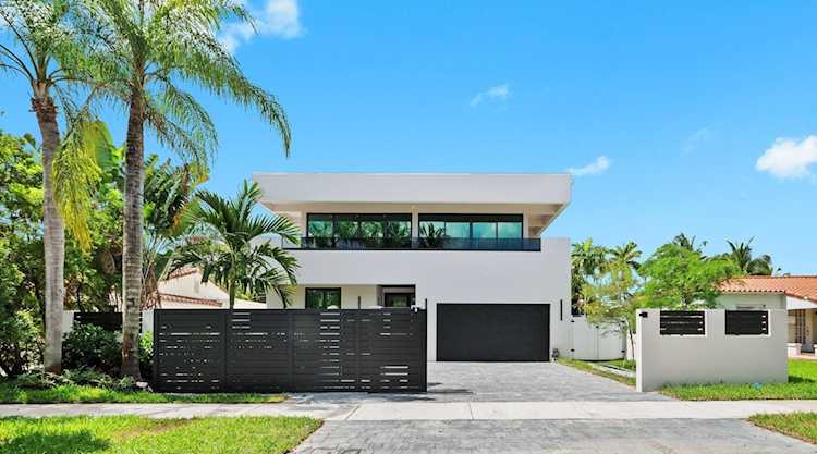 511 NE 10th Ave Fort Lauderdale, FL 33301