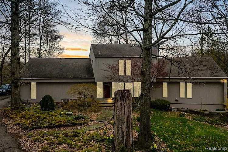 56805 Mount Vernon Rd Shelby Twp, MI 48316
