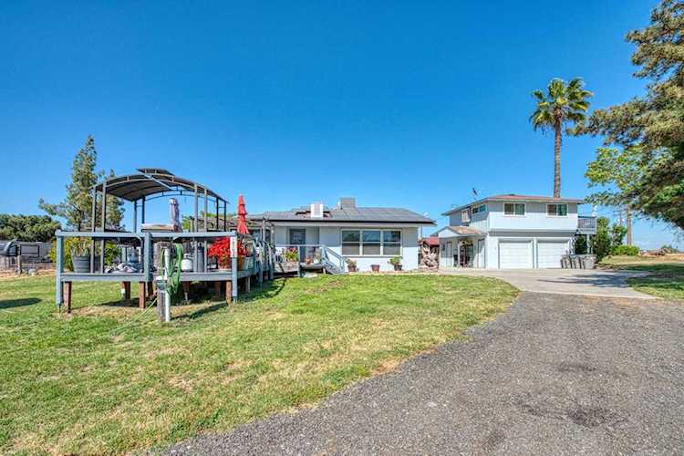 1802 N Hayes Avenue Fresno, CA 93723 | MLS 577780 Photo 1
