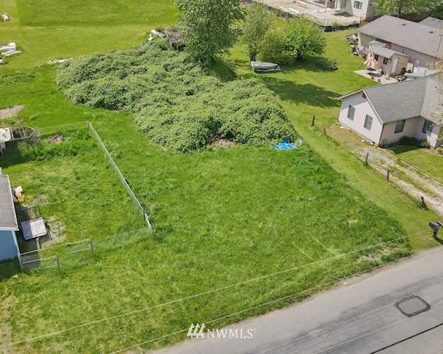 2606 16th Ave NW Puyallup, WA 98371