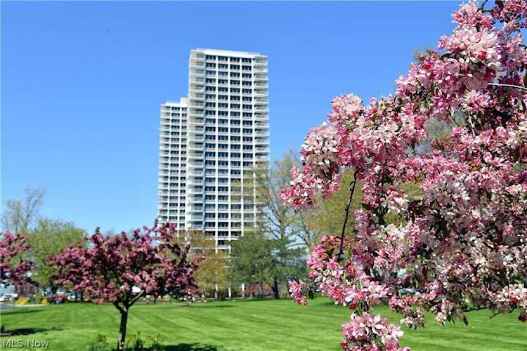 12700 Lake Ave #507 Lakewood, OH 44107