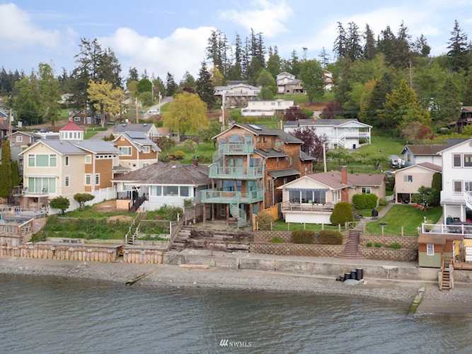 19118 Soundview Dr Stanwood, WA 98292