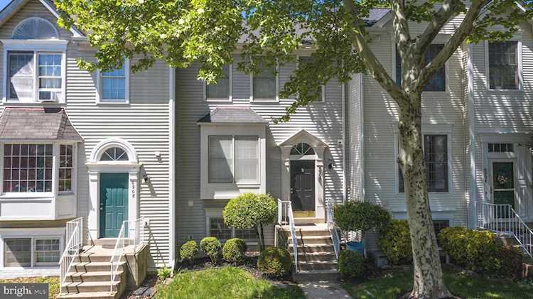 6906 Compton Ln Centreville, VA 20121