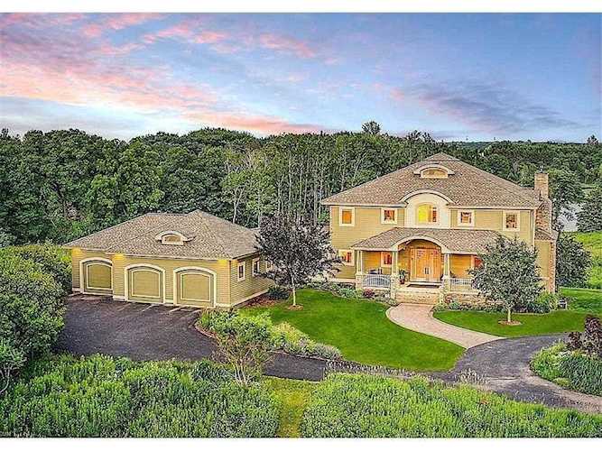 4521 Mcdonald Drive N Stillwater, MN 55082