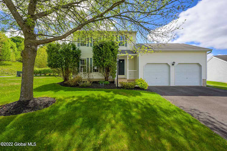20 Granite Ln Troy, NY 12180