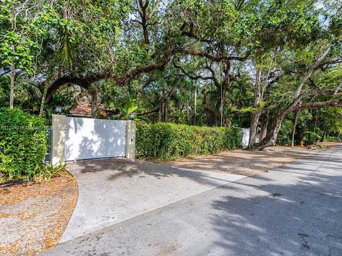 2819 Emathla St Miami, FL 33133