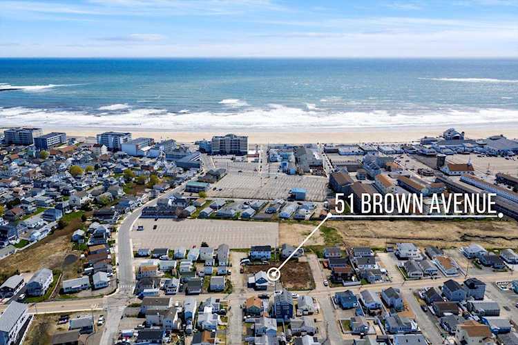 51 Brown Ave Hampton, NH 03842