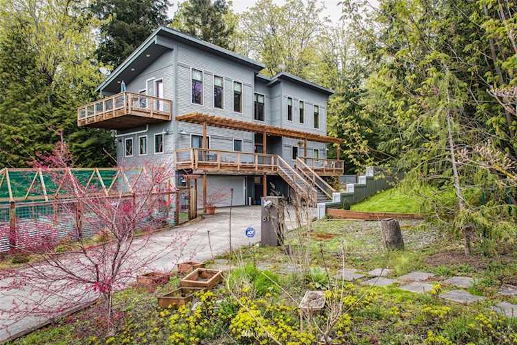 817 41st St Bellingham, WA 98225