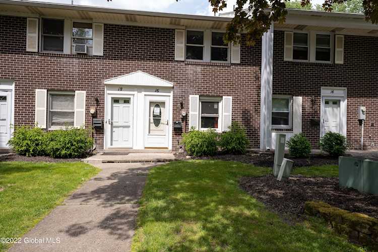 16 Maxwell Dr Troy, NY 12180