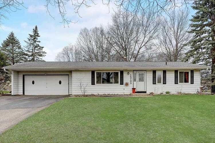 15703 Hershey Court Apple Valley, MN 55124