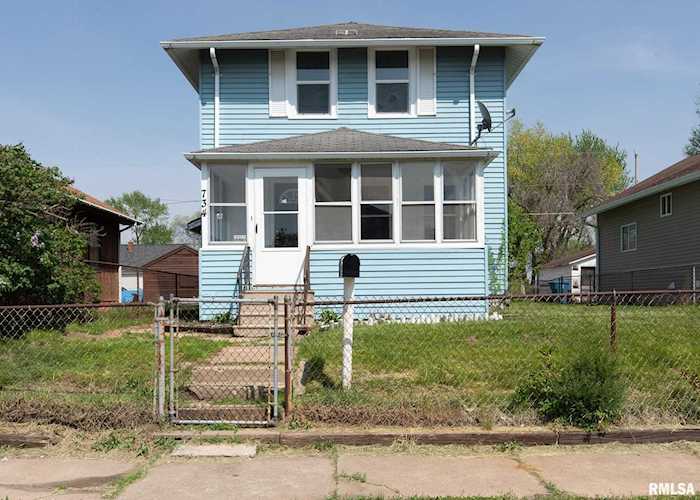 734 25th St East Moline, IL 61244