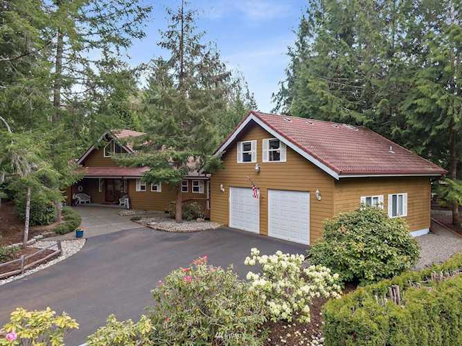 41 E Westlake Place Allyn, WA 98524