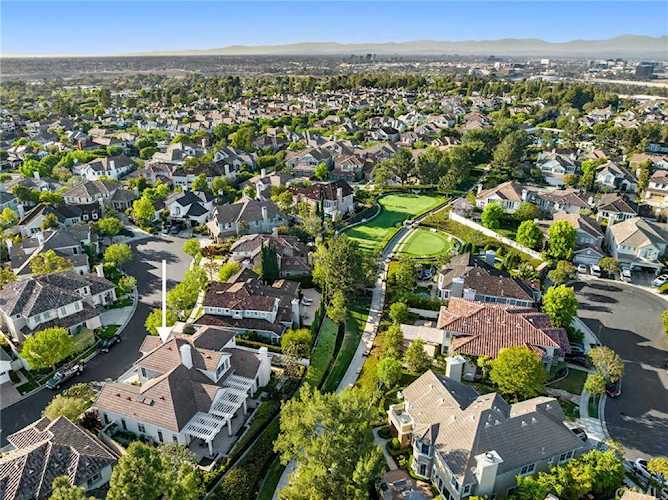 4 Vintage Dr Newport Beach, CA 92660 | MLS NP22098530 Photo 1