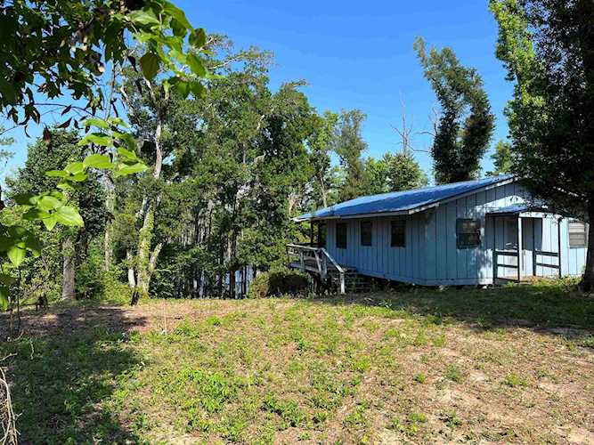 1309 Pond Ln Grand Ridge, FL 32442