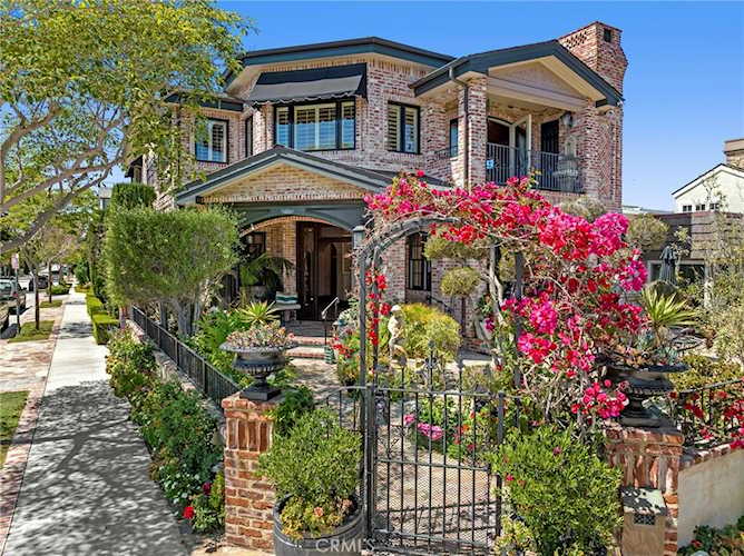 301 Larkspur Corona Del Mar, CA 92625
