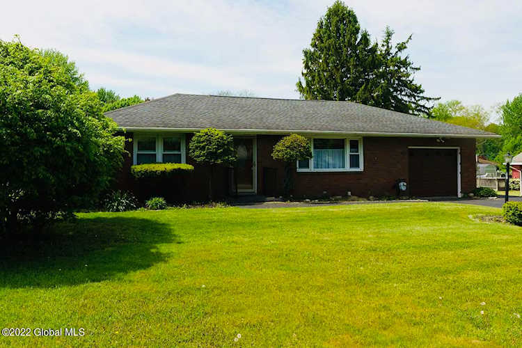 116 Sandra Dr Troy, NY 12180