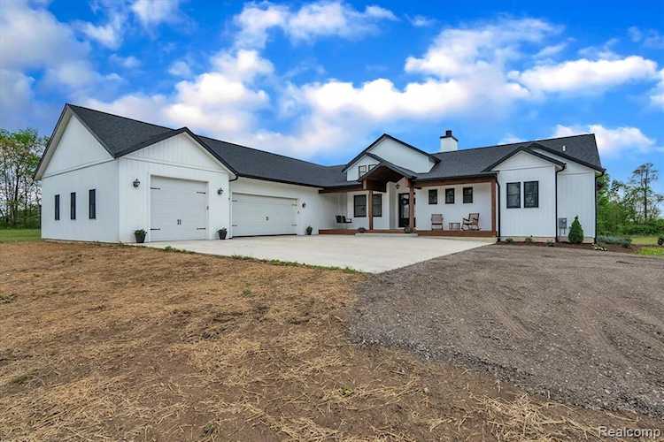 6100 Hartland Rd Tyrone Twp, MI 48430