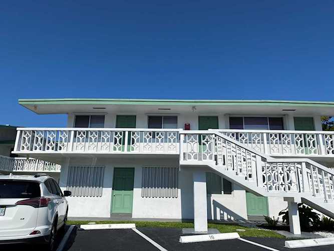 2004 Lake Osborne Drive #17 Lake Worth Beach, FL 33461