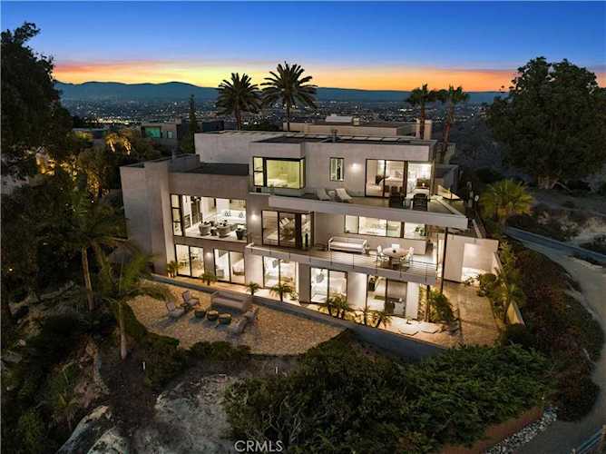 28981 Sommet Du Monde Laguna Beach, CA 92651