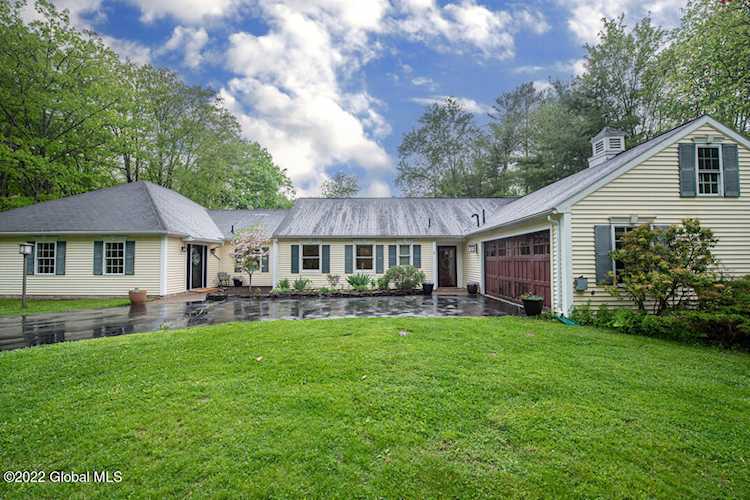 6 Mason Ln Slingerlands, NY 12159