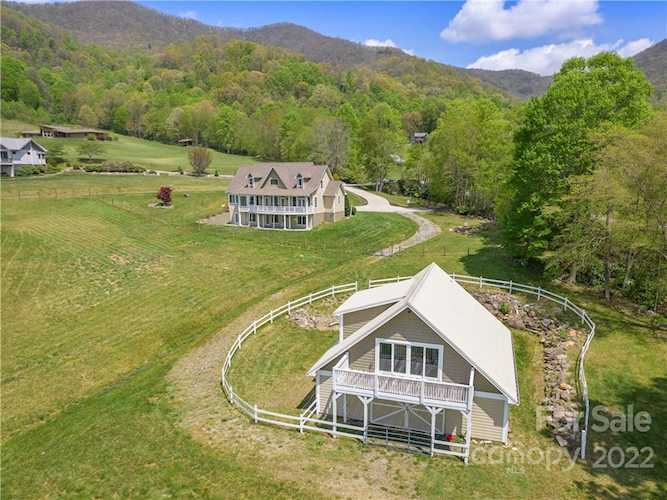 17 Rolling Meadow Ln Clyde, NC 28721