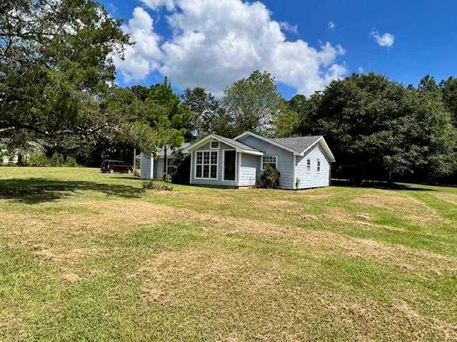 7401 Highway 393 Laurel Hill, FL 32567