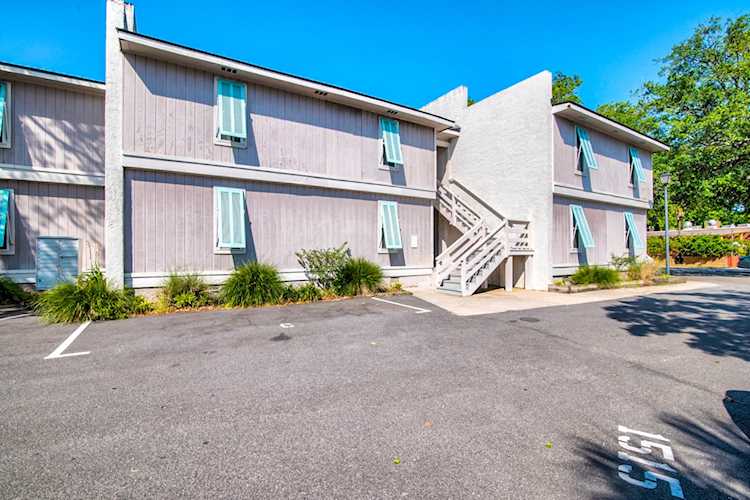 1507 Ben Sawyer Blvd Mount Pleasant, SC 29464
