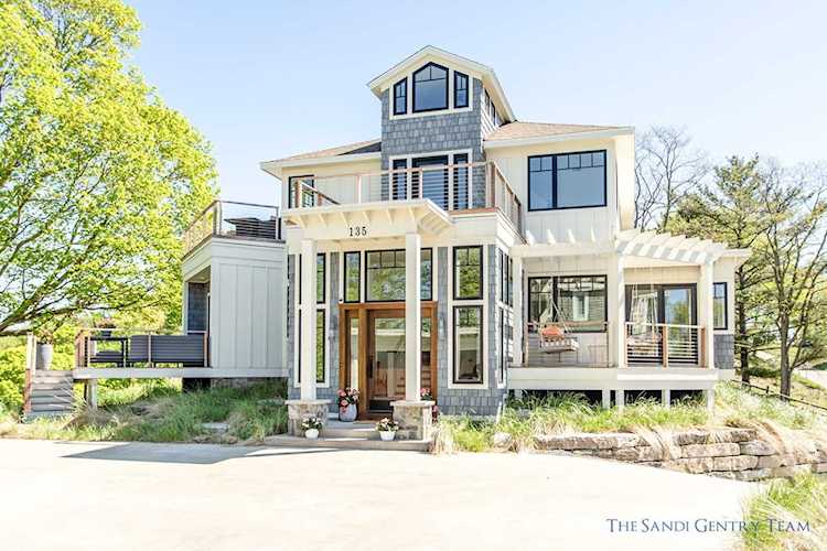 135 Emmet St Grand Haven, MI 49417