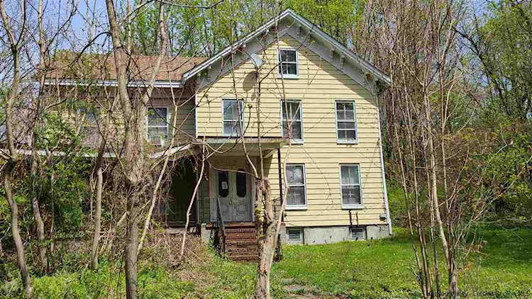 9 Dock Rd Milton, NY 12547