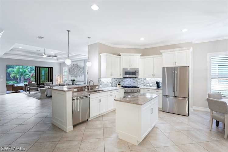 6589 Roma Way Naples, FL 34113