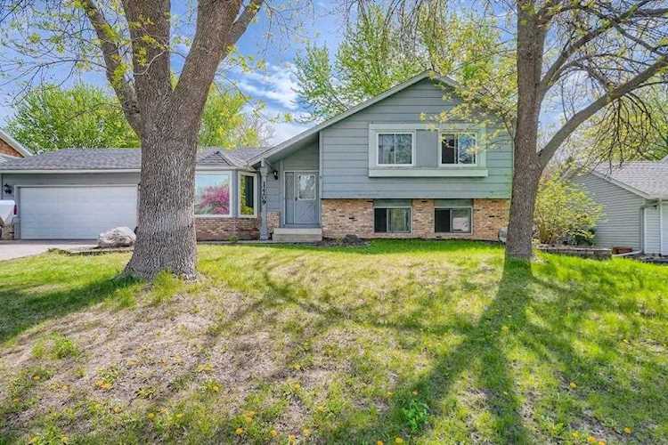 12209 24th Avenue S Burnsville, MN 55337