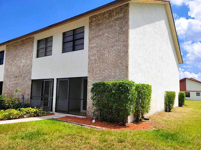 1030 Parkside Green #D Green Acres, FL 33413