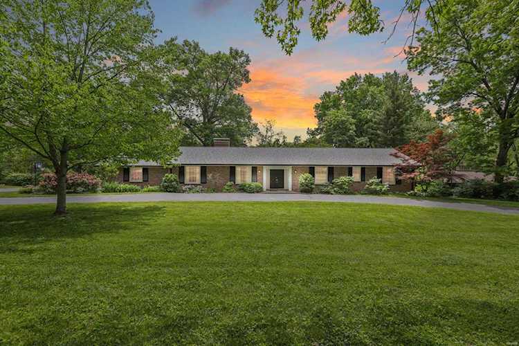 17 Glen Abbey Dr Frontenac, MO 63131