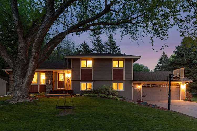 12651 Country View Lane Burnsville, MN 55337