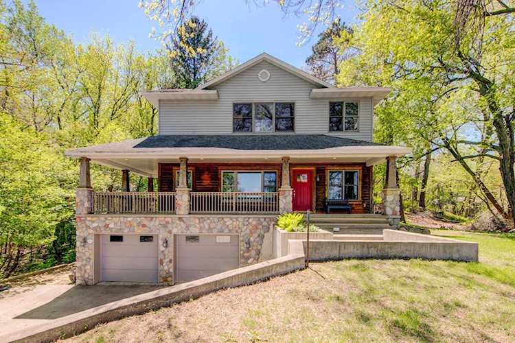 2714 S Shore Blvd White Bear Lake, MN 55110