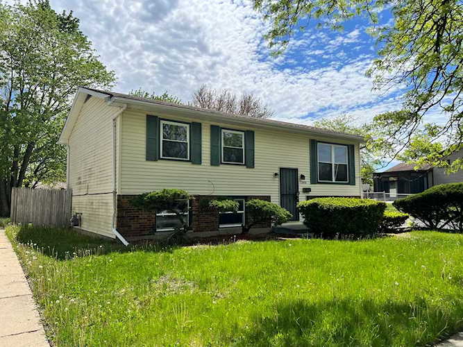 17303 Appletree Dr Hazel Crest, IL 60429