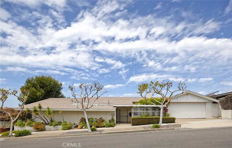 207 Milford Dr Corona Del Mar, CA 92625