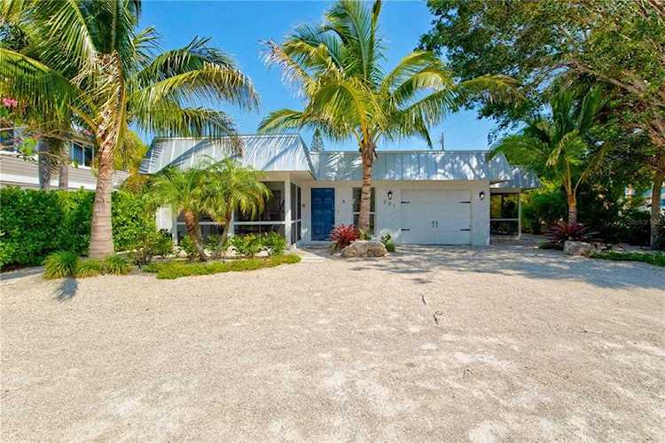 201 72nd St #A & B Holmes Beach, FL 34217