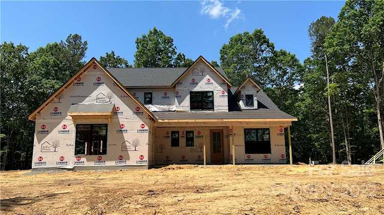 8049 Catawba Cove Dr Belmont, NC 28012