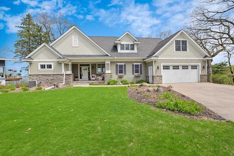 2305 Lilac Lane White Bear Lake, MN 55110