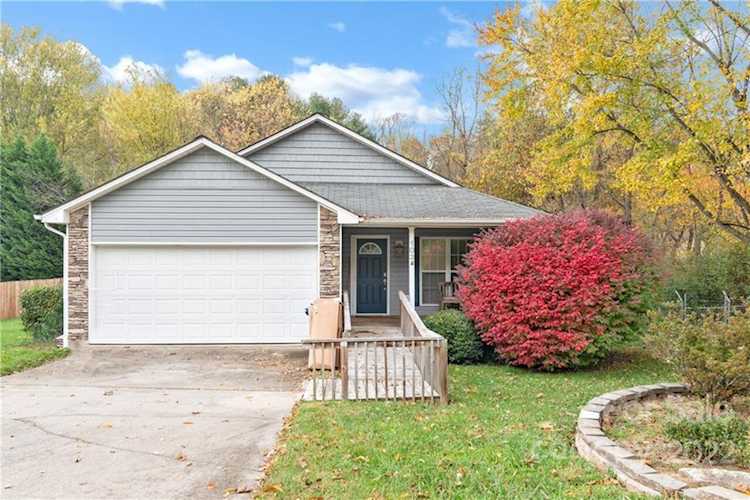 103 Village St Clyde, NC 28721