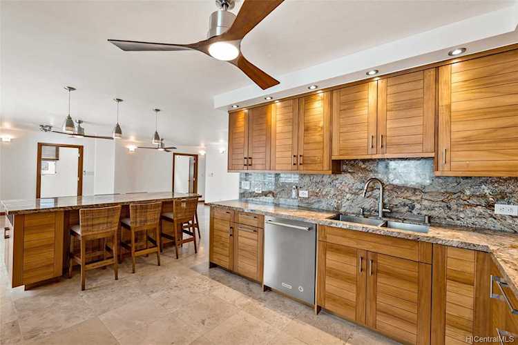222 Liliuokalani Avenue #1003 Honolulu, HI 96815