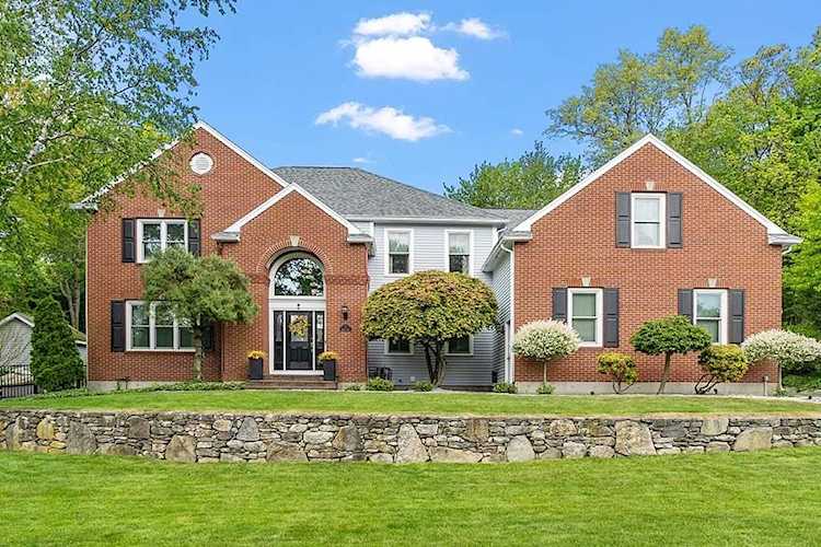 1 Bridle Path Shrewsbury, MA 01545