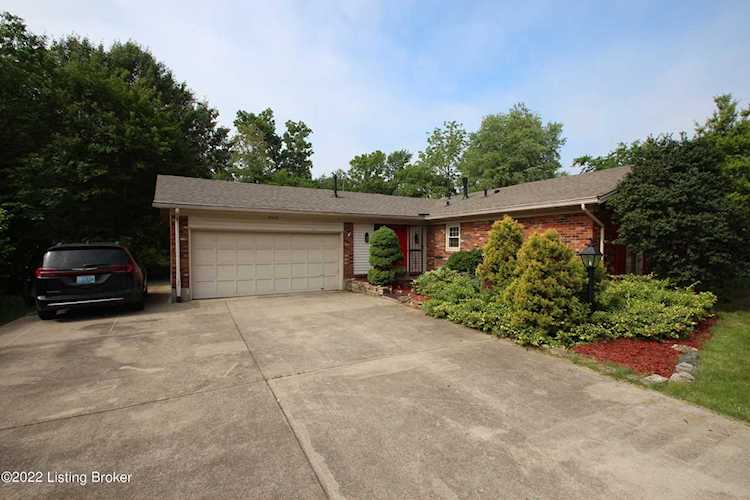 8002 Huntsman Trail Louisville, KY 40291