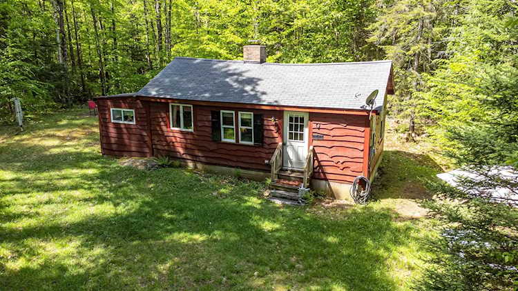 35 Maurer Ln Sunapee, NH 03782