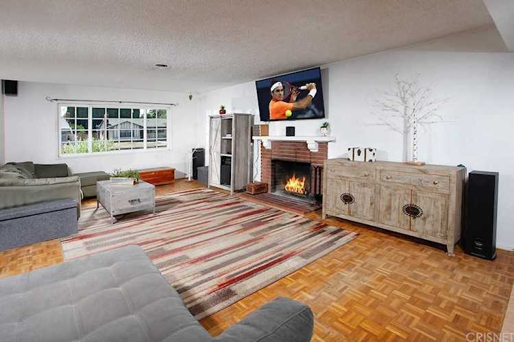 7822 Shoup Ave Canoga Park, CA 91304