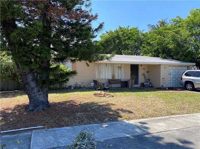 1429 S Deerfield Ave Deerfield Beach, FL 33441 | MLS F10331071 Photo 1
