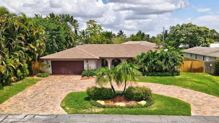 719 SW 27th Way Boynton Beach, FL 33435