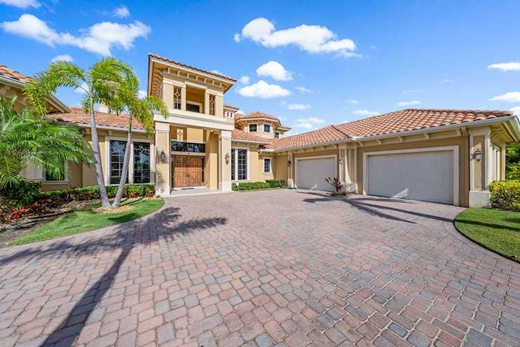 105 SE Fiore Bello Port Saint Lucie, FL 34952